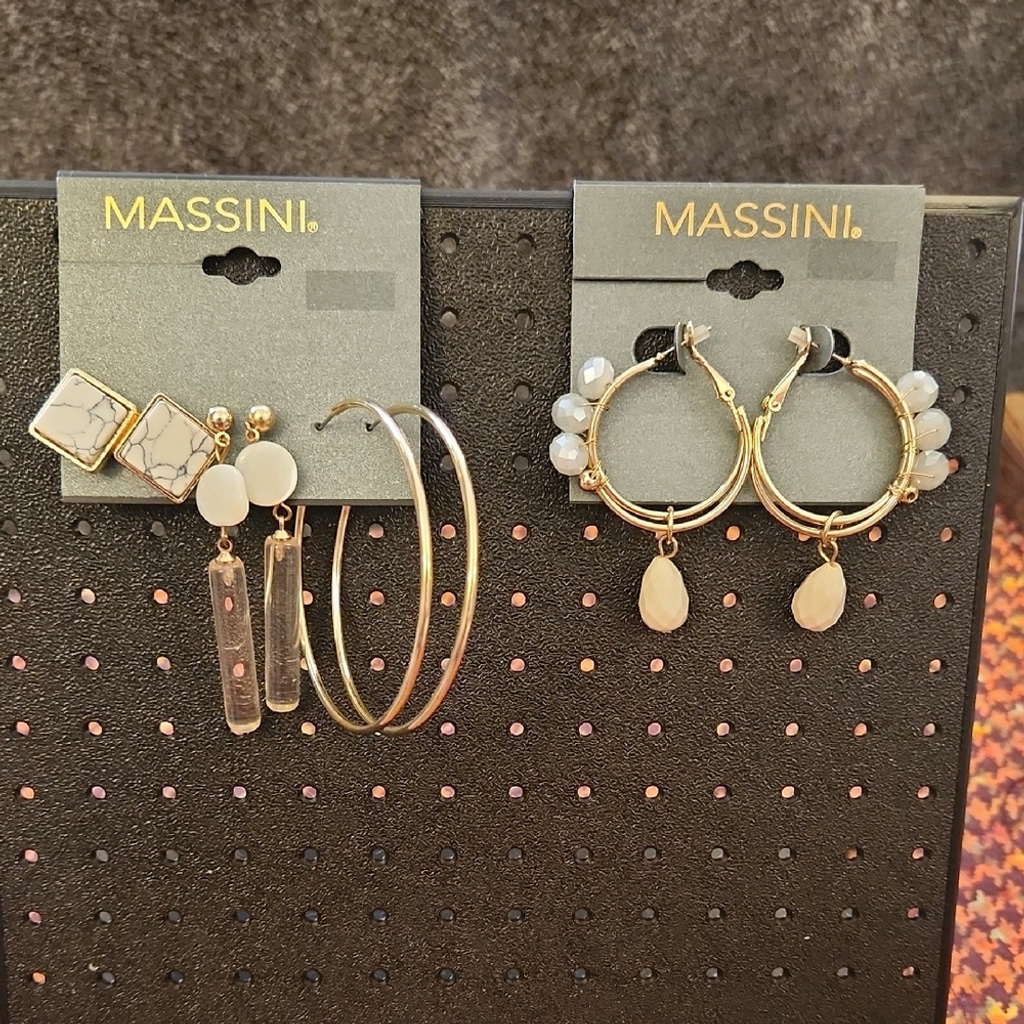 Massini Gold And Cream Earrings Lot 18$